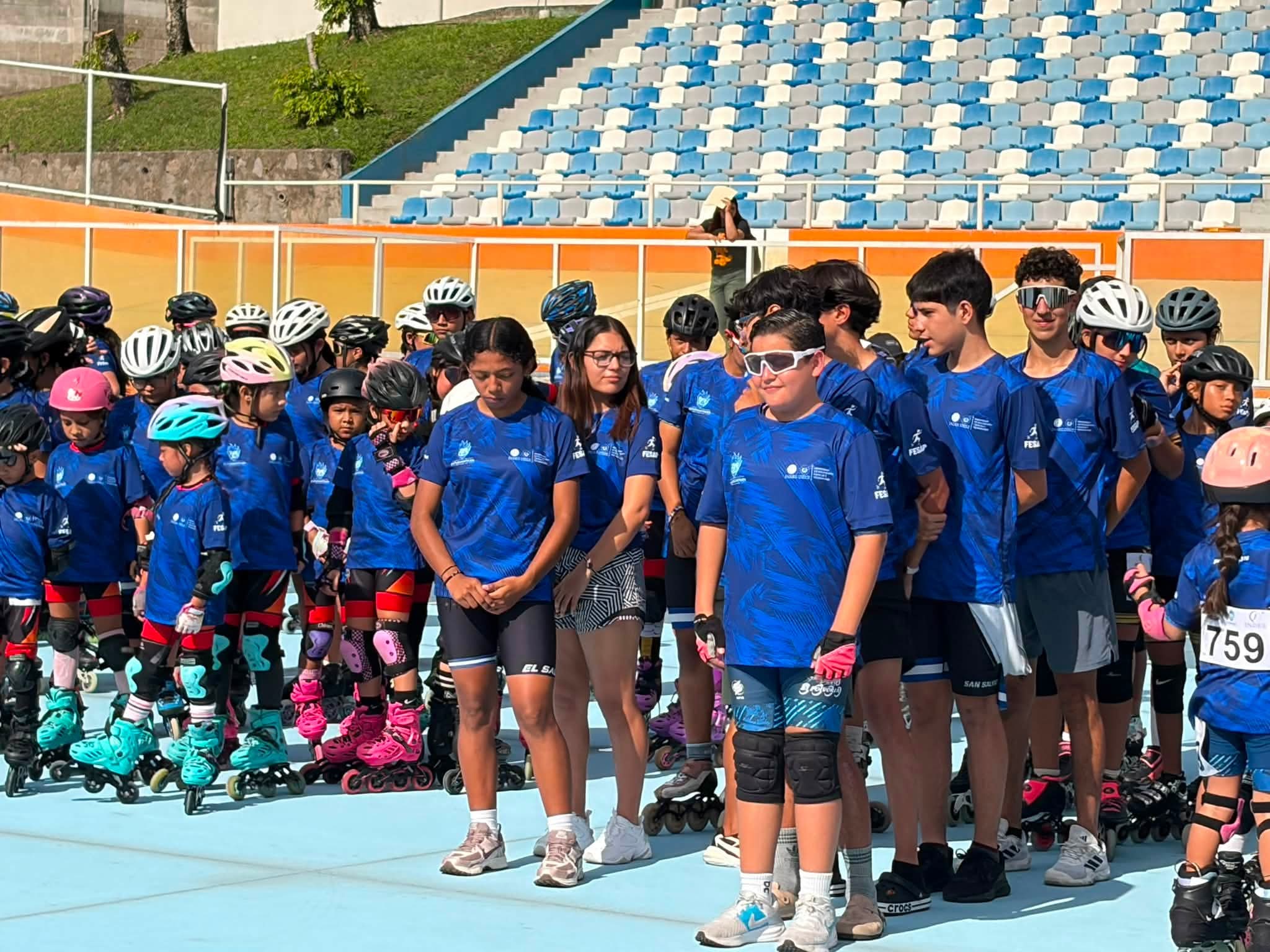 Juegos deportivos estudiantiles nacionales de patinaje de velocidad 2026+​Este día se están realizando los Juegos Deportivos Estudiantiles Nacionales de Patinaje de Velocidad en el Patinódromo Nacional, contando con la destacada participación de 260 atletas provenientes de diferentes centros escolares de El Salvador.

Los Juegos Deportivos Estudiantiles Nacionales de Patinaje de Velocidad 2026 representan la cima de la competencia escolar sobre ruedas, reuniendo a los talentos infantiles y juveniles más destacados de las instituciones educativas de todo el país. 

Este evento no solo busca coronar a los campeones nacionales en las pistas y circuitos, sino también promover el deporte de alto rendimiento, la disciplina y el compañerismo desde las etapas formativas.+ 4